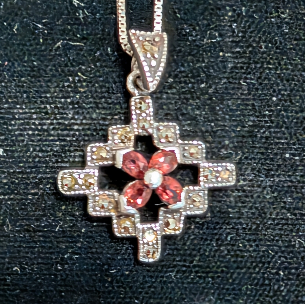 925 Sterling Silver Marquisette Pendant w/Garnets Sterling Silver 16" Box Chain
